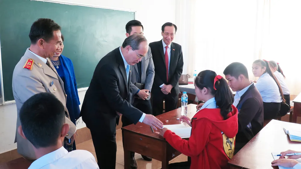 TPHCM hỗ trợ Thủ đô Viêng Chăn về giáo dục ảnh 2