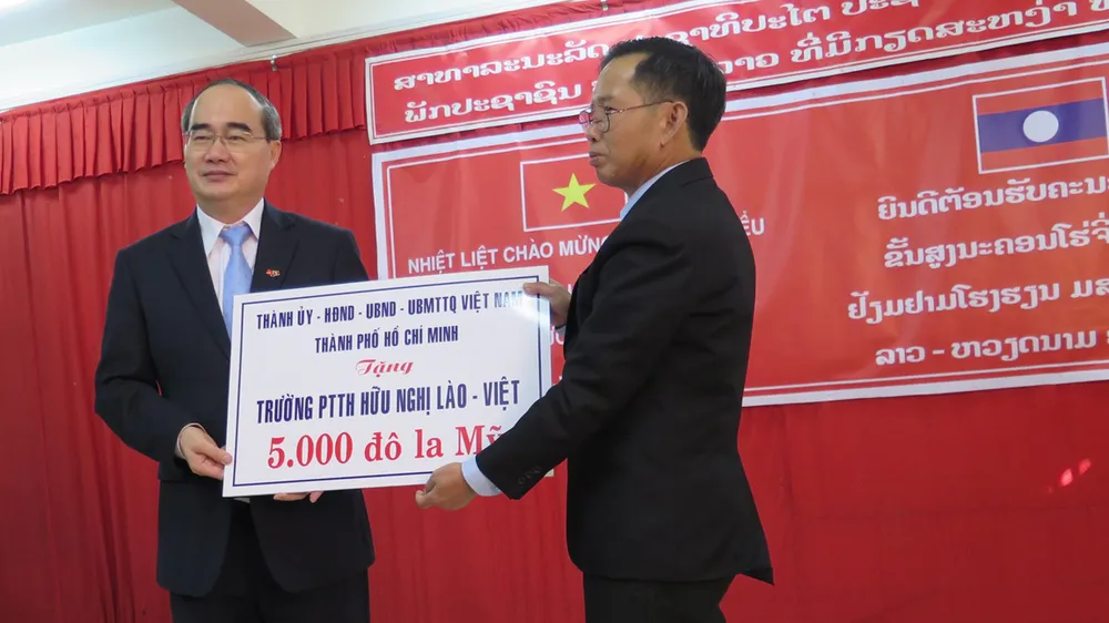 TPHCM hỗ trợ Thủ đô Viêng Chăn về giáo dục ảnh 4