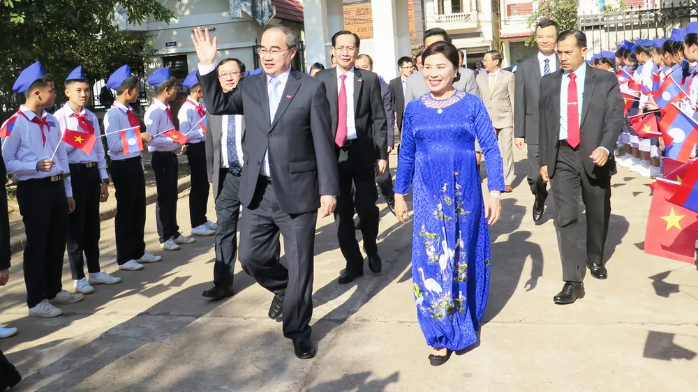 TPHCM hỗ trợ Thủ đô Viêng Chăn về giáo dục ảnh 1