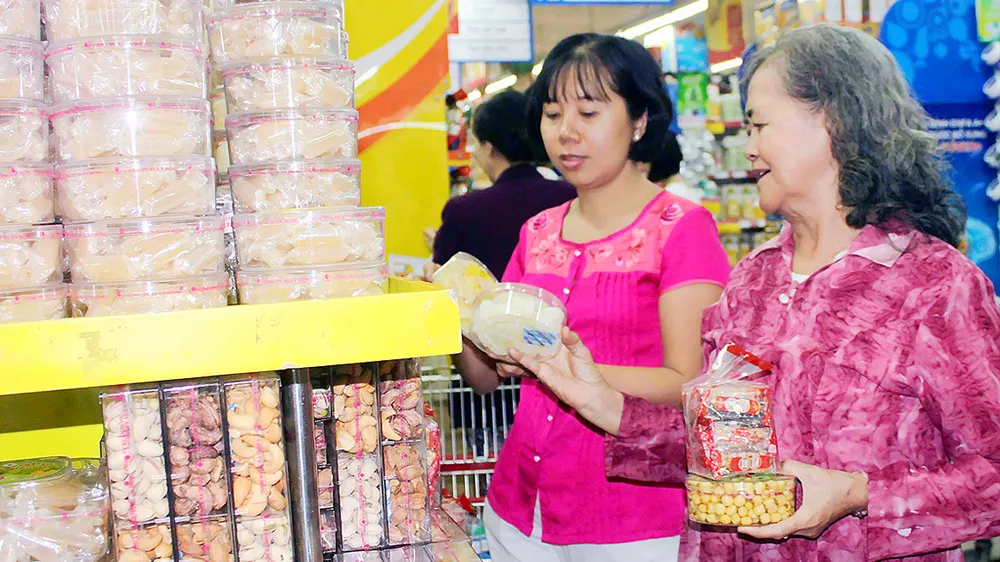 Hàng kinh doanh tại siêu thị Co.opmart đã được  kiểm nghiệm lưu động