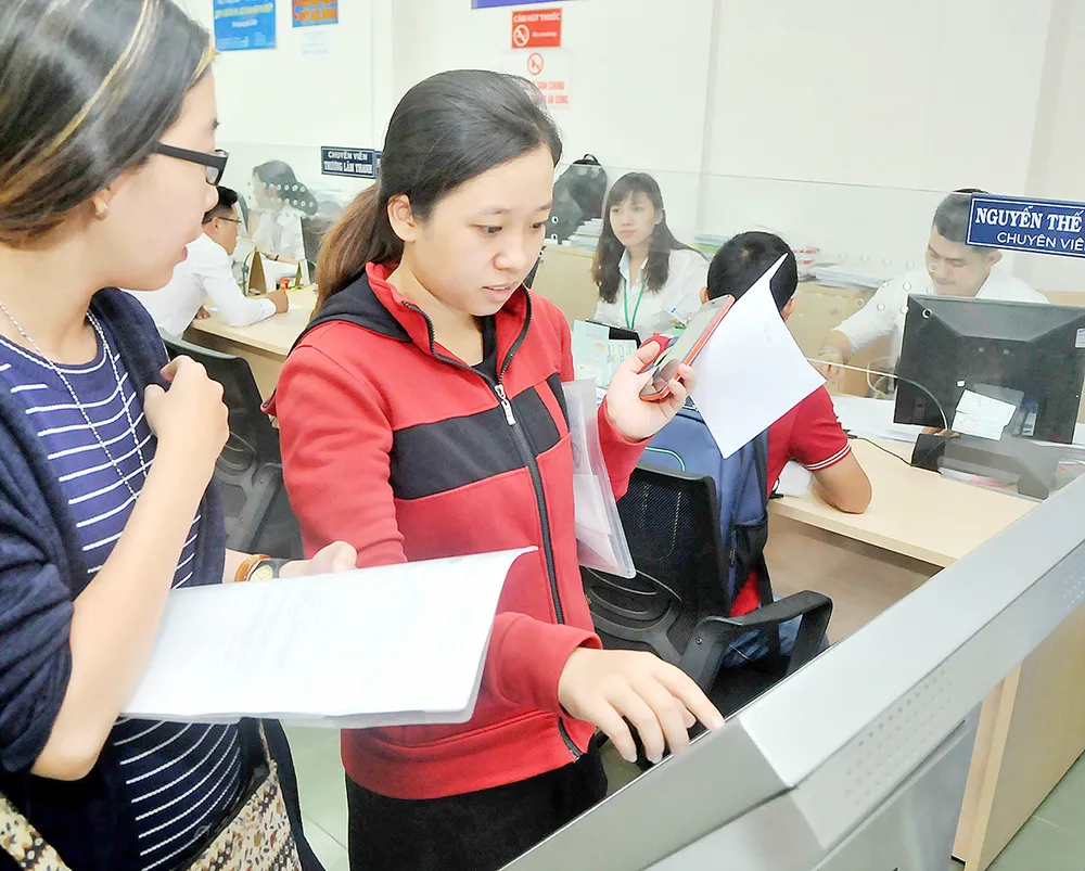 Xây dựng nền hành chính  trong sạch, công khai, dân chủ ảnh 1