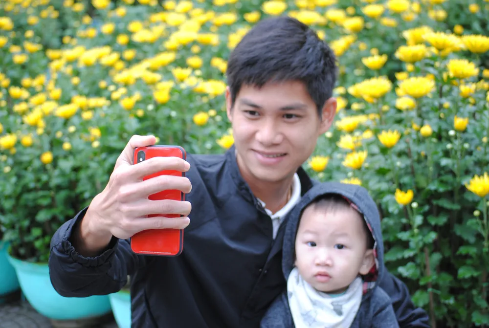 Người dân Cố Đô đội mưa đi chợ hoa Tết ảnh 5