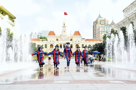 Tiếp sức phát triển một đầu tàu kinh tế ảnh 1