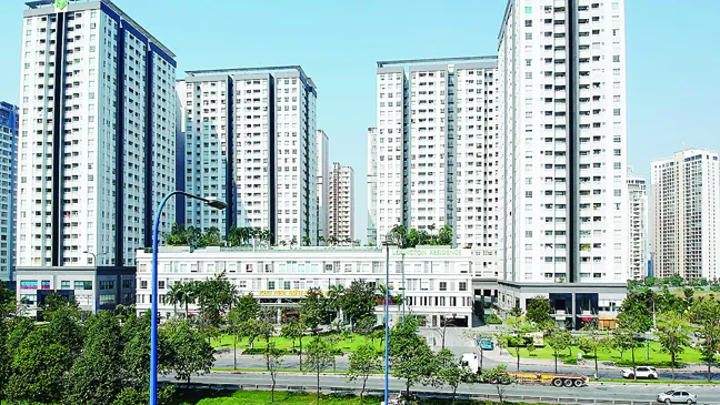 Một cao ốc bên đường Mai Chí Thọ, quận 2, TPHCM  Ảnh: CAO THĂNG