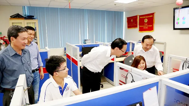 Sáng điện ngày xuân ảnh 1