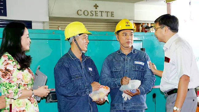 Sáng điện ngày xuân ảnh 2