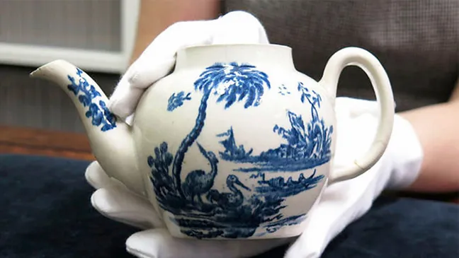 Ấm trà 800.000 USD
