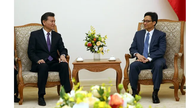 Phó Thủ tướng Vũ Đức Đam đã tiếp ông Kirsan Ilyumzhinov, Chủ tịch Liên đoàn Cờ vua thế giới (FIDE). Ảnh: VGP