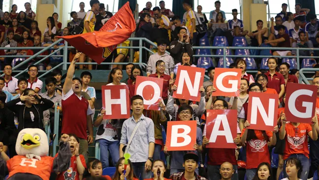 Các cổ động viên cuồng nhiệt – góp phần làm nên chiến thắng rực rỡ cho đội tuyển HIU trong ngày ra quân
