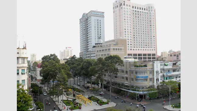 Đô thị thông minh kết hợp với đô thị xanh là mô hình TPHCM hướng đến trong tương lai  Trong ảnh: Một góc TPHCM hiện đại      