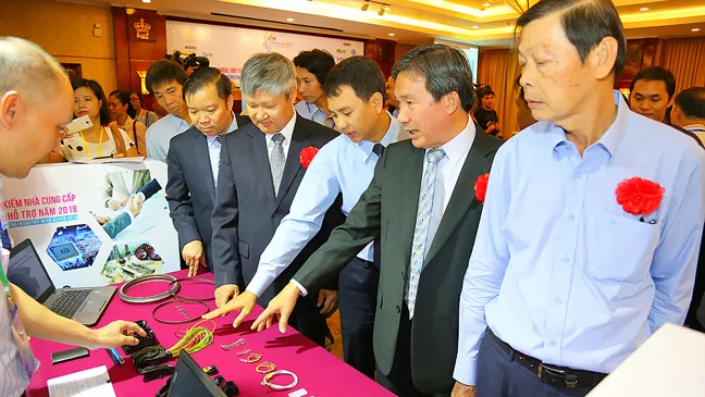 Lãnh đạo Sở Công thương TPHCM hỗ trợ doanh nghiệp sản xuất CNHT  trong nước quảng bá sản phẩm với doanh nghiệp nước ngoài đầu cuối