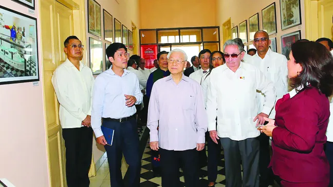 Tổng Bí thư Nguyễn Phú Trọng và Bí thư Thứ nhất Ban chấp hành Trung ương Đảng  Cộng sản Cuba, Chủ tịch Hội đồng Nhà nước và Hội đồng Bộ trưởng Cộng hòa Cuba  Raul Castro Ruz thăm Bảo tàng lịch sử “26 tháng7” 
