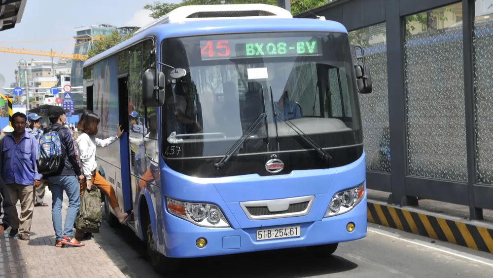 Sử dụng xe buýt CNG giảm phát thải khí  nhà kính tại TPHCM.  Ảnh: THÀNH TRÍ