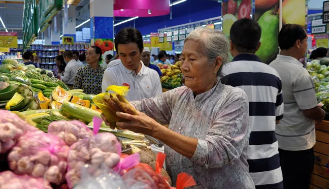 Tuần cuối dồn khuyến mãi, bãi giữ xe của Co.opmart không còn chỗ ảnh 1