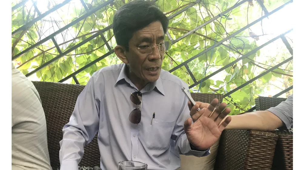 Ông Lê Văn Lung, cùng hàng chục hộ dân khiếu nại ròng rã 10 năm qua,               mong muốn sự việc sớm kết thúc.  Ảnh: KIỀU PHONG