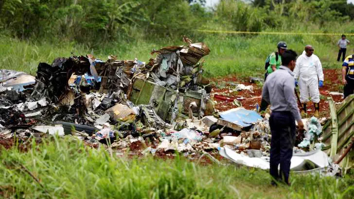 Máy bay rơi khi cất cánh ở Cuba, hơn 100 người chết ảnh 1