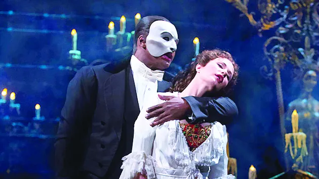 Bóng ma trong nhà hát sẽ được  diễn bằng tiếng Trung  