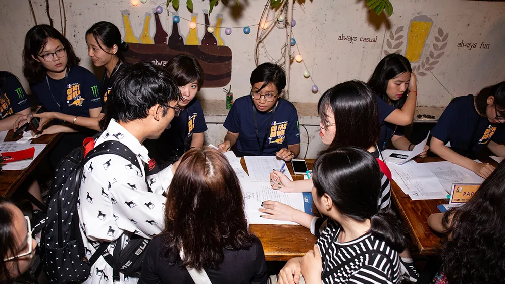 Các bạn trẻ hào hứng tham gia cuộc thi “Làm phim 48 giờ” 