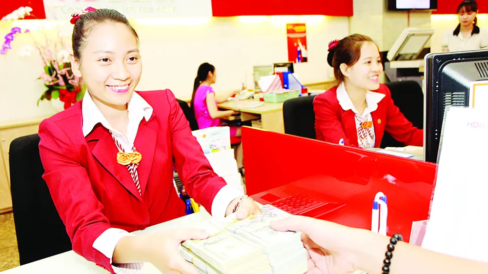 Giá USD tại ngân hàng ngày 25-6 đang ở mức 22.920 đồng/USD - cao nhất kể từ đầu năm 2017. Ảnh: HUY ANH