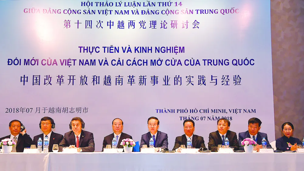 Đồng chí Võ Văn Thưởng, Ủy viên Bộ Chính trị, Bí thư Trung ương Đảng, Trưởng ban Tuyên giáo  Trung ương và đồng chí Hoàng Khôn Minh, Ủy viên Bộ Chính trị, Bí thư Ban Bí thư, Trưởng ban  Tuyên truyền Trung ương Đảng Cộng sản Trung Quốc chủ trì Hội thảo Lý 