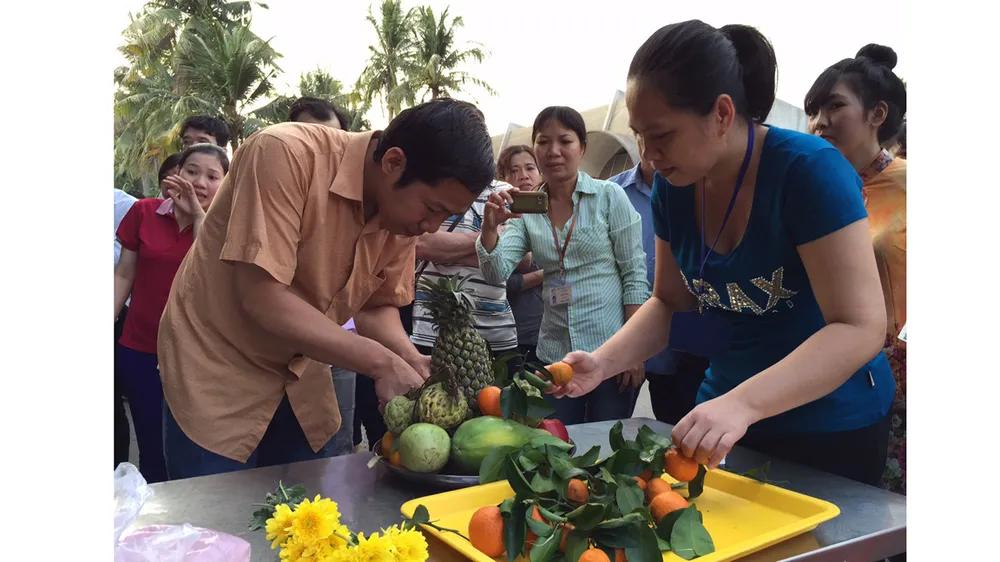 Công nhân Công ty Thực phẩm Cầu Tre thích thú  với ngày hội văn hóa của công ty