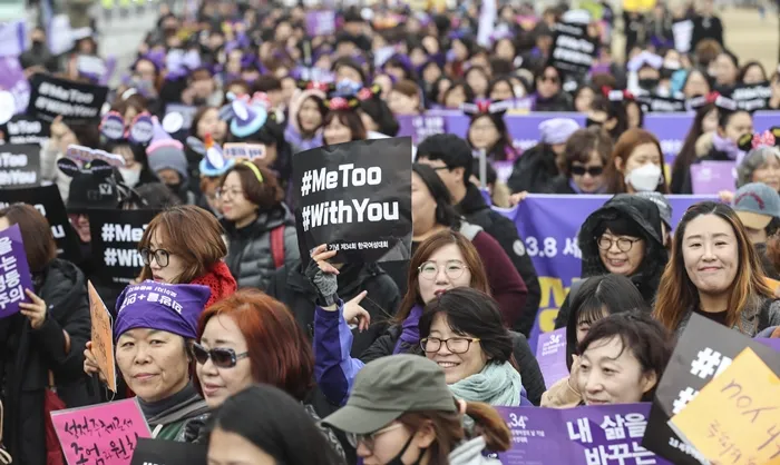 Nhiều phụ nữ Hàn Quốc xuống đường ủng hộ phong trào  #MeToo