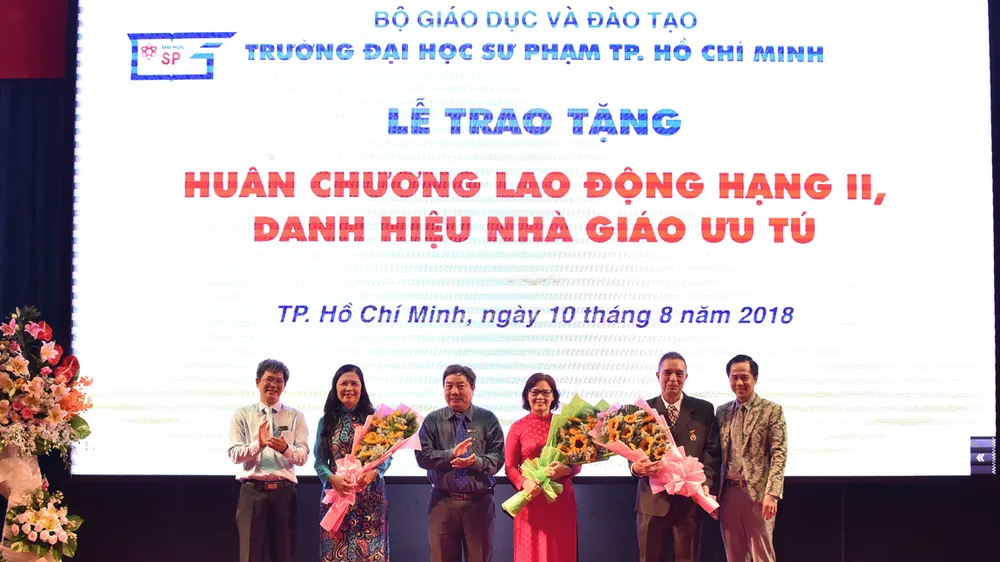 ĐH Sư Phạm TPHCM trao danh hiệu Nhà giáo ưu tú ảnh 1