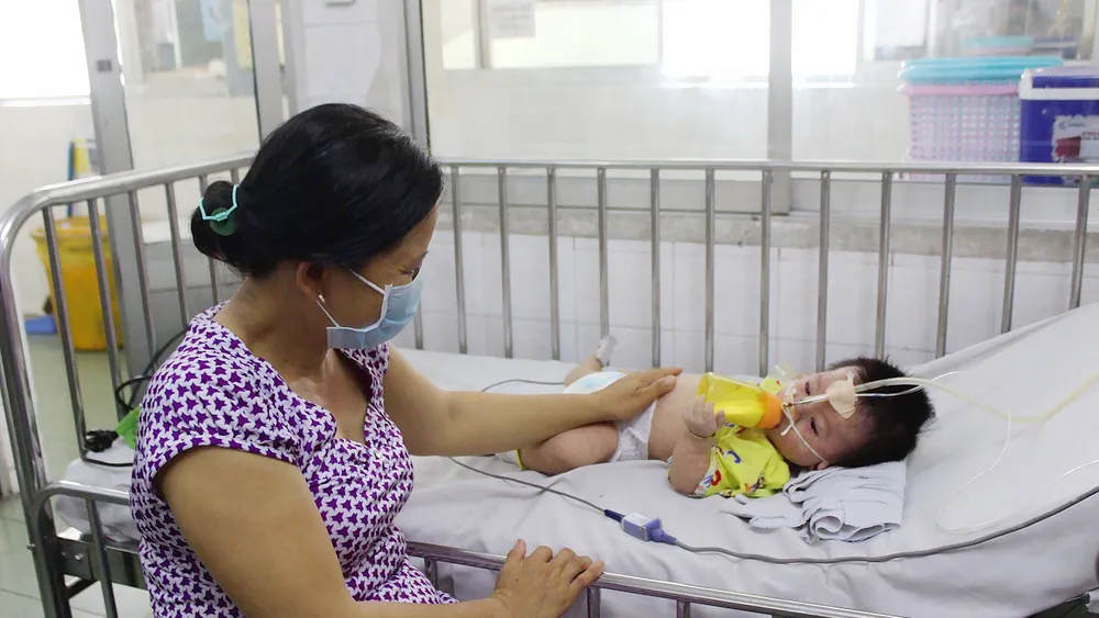 Một bệnh nhi được điều trị tại BV Nhi đồng 1 TPHCM