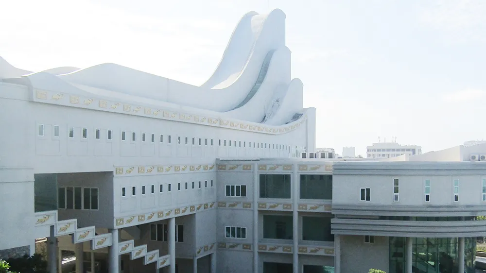 Công trình Bảo tàng tỉnh BR-VT khá đồ sộ nhưng vẫn đang đóng cửa          Ảnh: NÔNG NGÂN