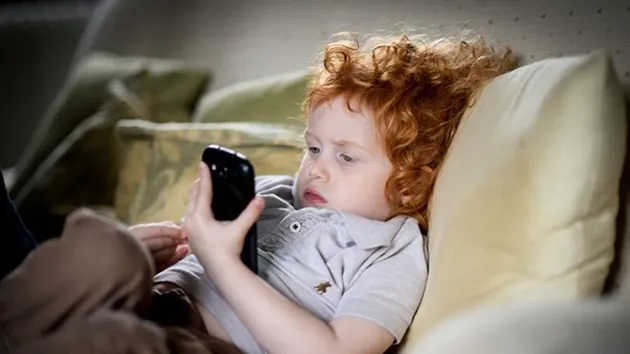 Ðiện thoại thông minh có thể làm mỏng vỏ não