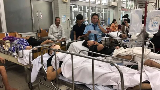 13 nạn nhân vụ tai nạn kinh hoàng ở Long An nhập viện tại Bệnh viện Chợ Rẫy ảnh 2