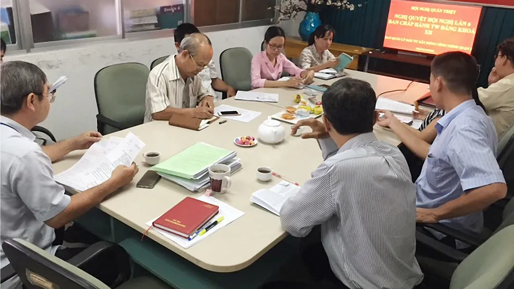 Nâng cao chất lượng sinh hoạt chi bộ (như Chi bộ Ban Quản lý Đầu tư Xây dựng Công trình quận 2 trong ảnh) là giải pháp nâng cao chất lượng đội ngũ đảng viên