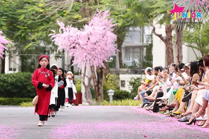 Chiêm ngưỡng sàn diễn thời trang đẹp như cổ tích  ảnh 2