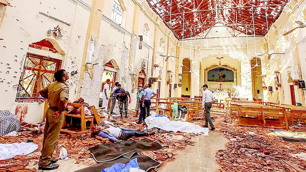 Hiện trường tại một nhà thờ bị đánh bom.  Ảnh: AP