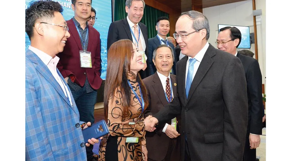 Bí thư  Thành ủy TPHCM Nguyễn Thiện Nhân gặp gỡ chuyên gia,  doanh nhân kiều bào tại hội nghị ngày 6-4-2019. Ảnh: VIỆT DŨNG