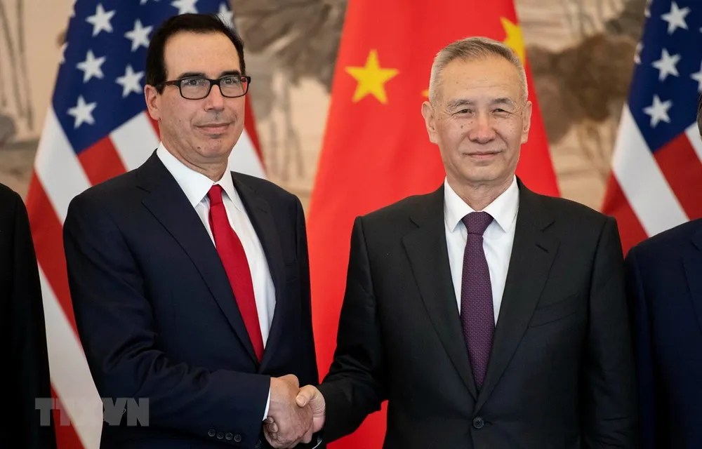Phó Thủ tướng Trung Quốc Lưu Hạc (phải) và Bộ trưởng Tài chính Mỹ Steven Mnuchin (trái) trong cuộc gặp tại Bắc Kinh, Trung Quốc ngày 29-3-2019. Ảnh: AFP/TTXVN