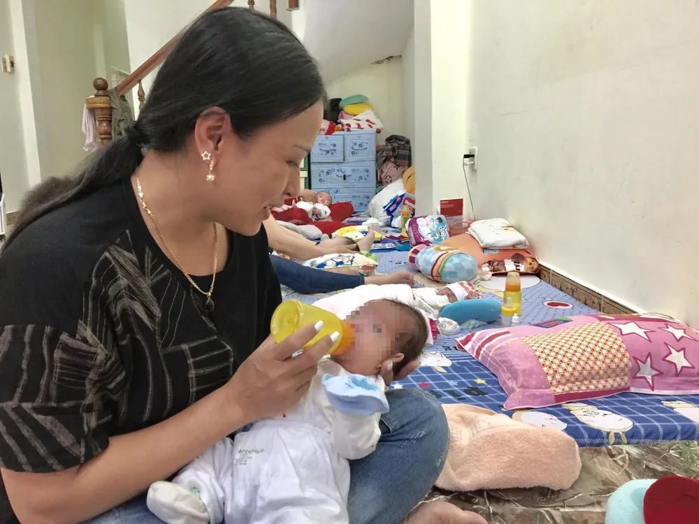 Chị Đoàn Thị Nga hết lòng chăm chút những đứa trẻ mồ côi và mẹ bầu khó khăn