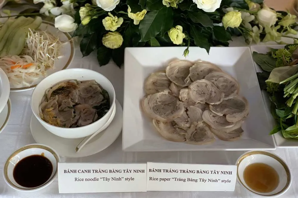 Món ăn đặc sản vào khách sạn 5 sao Grand Saigon ảnh 2