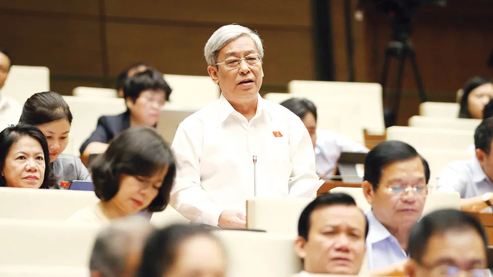 Đại biểu Quốc hội Lê Xuân Thân (Khánh Hòa) phát biểu tại phiên họp.  Ảnh: TTXVN