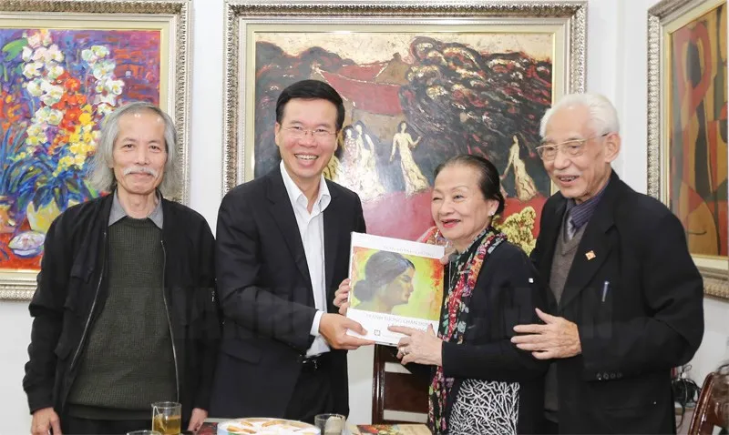 Đồng chí Võ Văn Thưởng chúc tết gia đình họa sĩ Trần Khánh Chương