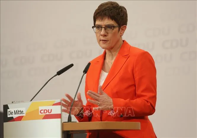 Chủ tịch đảng CDU Annegret Kramp-Karrenbauer phát biểu tại cuộc họp báo ở Berlin. Ảnh: AFP/TTXVN