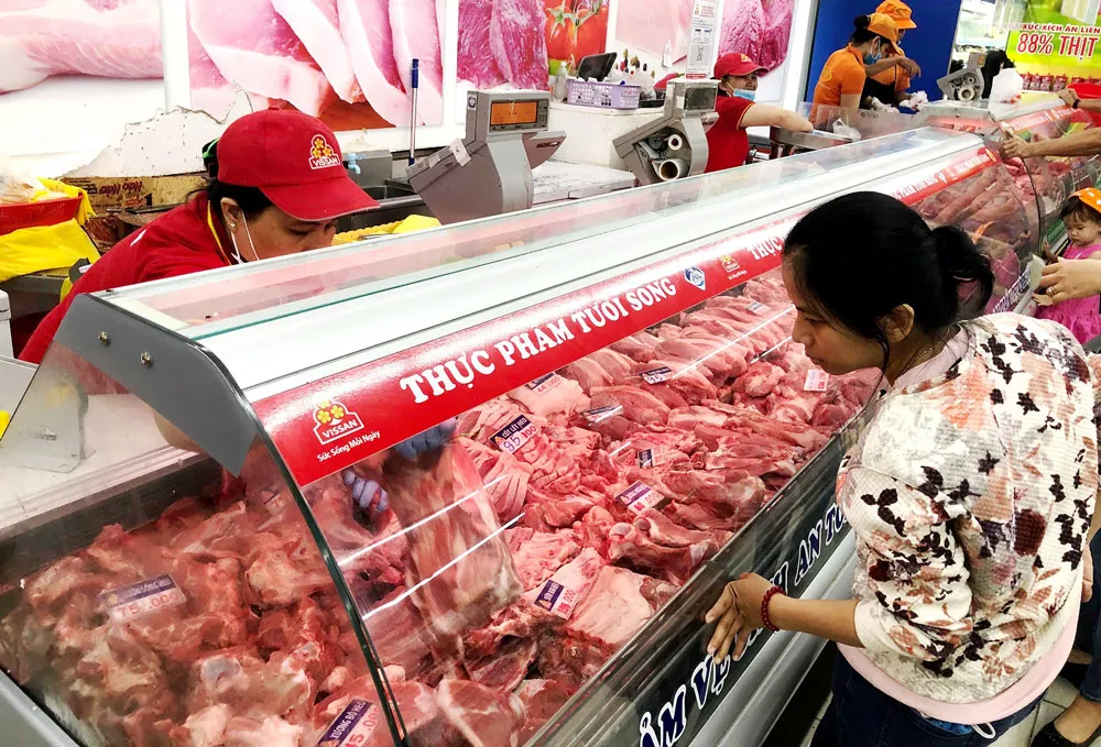 Nhiều mặt hàng thiết yếu đang được giảm giá mạnh  tại hệ thống siêu thị