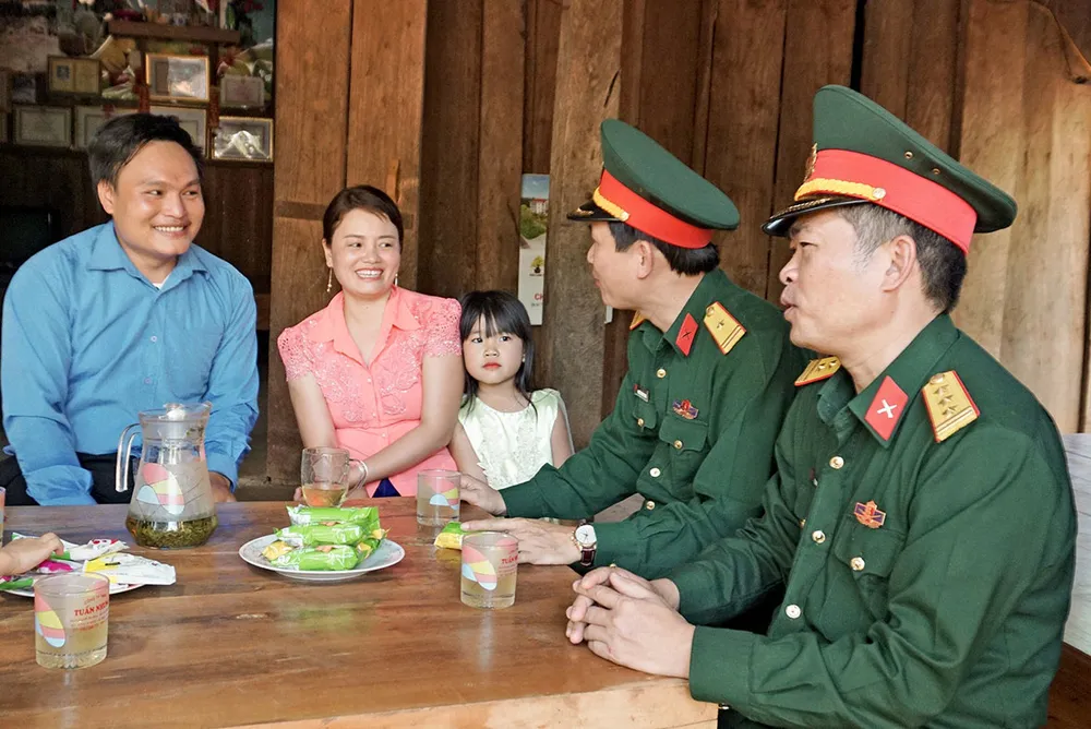 Nụ cười hạnh phúc của vợ chồng anh Quách Công Quản và chị Đào Thị Hoài (thôn 6, xã Ia Dal)