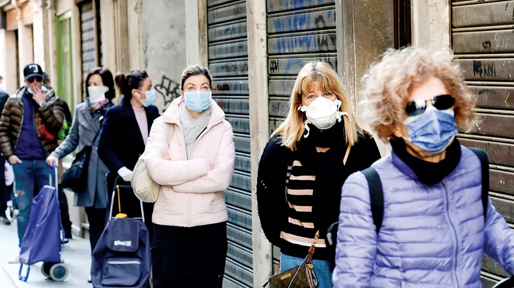 Người dân xếp hàng mua thực phẩm ở Venice, Italy