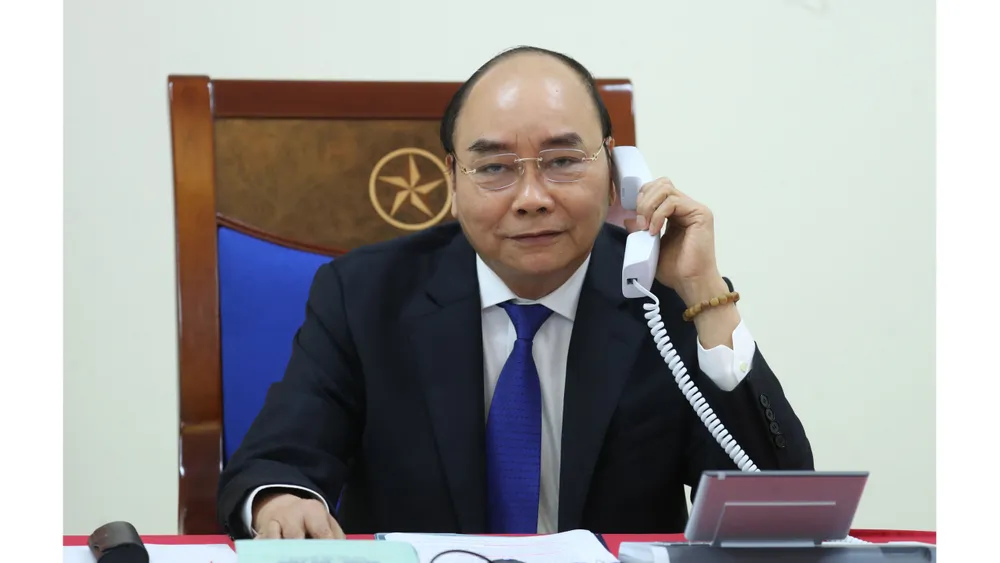Thủ tướng Chính phủ Nguyễn Xuân Phúc điện đàm với Thủ tướng Australia Scott Morrison. Ảnh: VGP