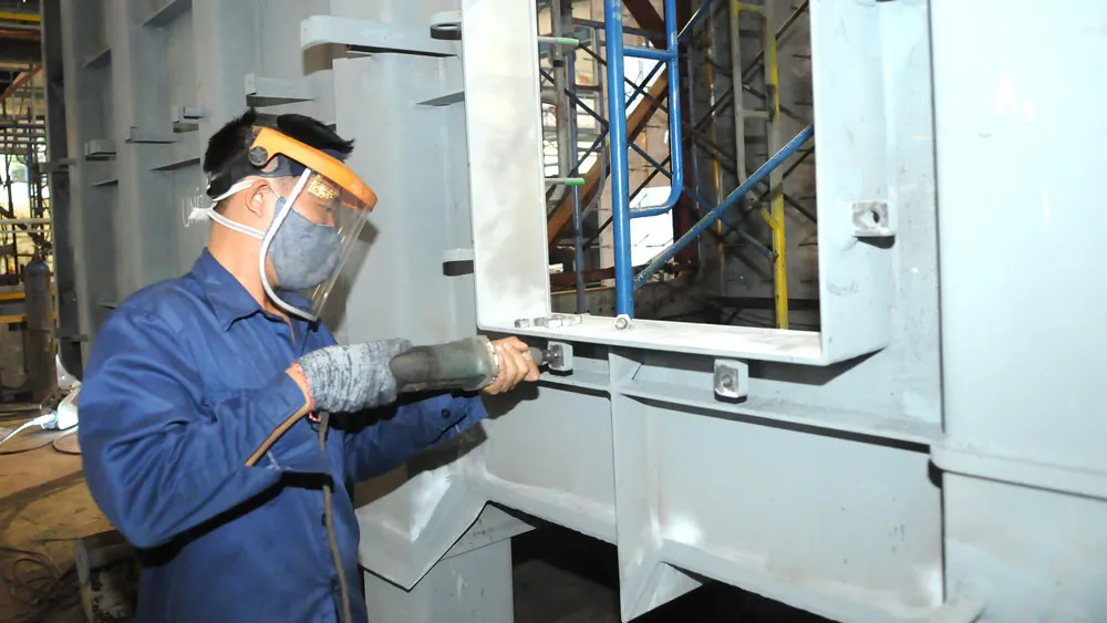 Chế tạo cơ khí tại Công ty cổ phần Cơ khí và xây lắp công nghiệp Imeco. Ảnh: CAO THĂNG