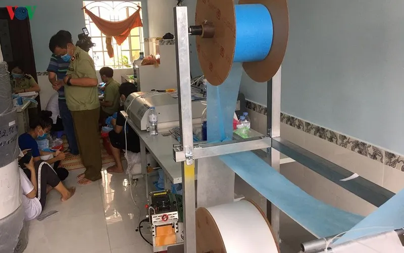 Niêm phong toàn bộ tang vật để xử lý. Ảnh: VOV