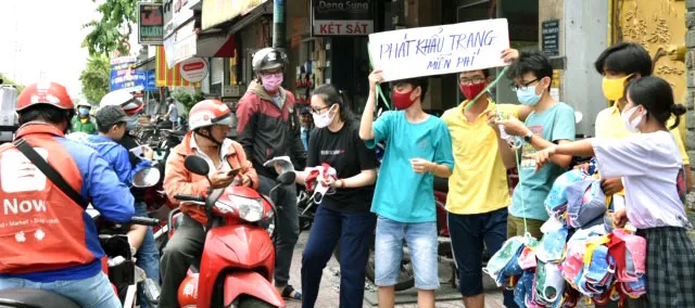 Tình người thành phố mang tên Bác ảnh 2