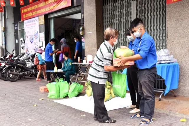 Tình người thành phố mang tên Bác ảnh 9