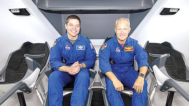 SpaceX lần đầu tiên đưa  phi hành gia vào vũ trụ ảnh 1